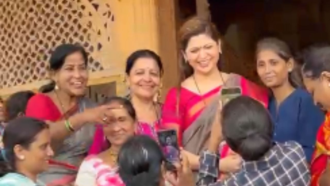 पुढे बोलताना दीपाली सय्यद यांनी म्हटले की,  'काल टिझर बघितल्यानंतर लोकांना प्रचंड लूक आवडला आहो, कारण लुक सेम आलेला आहे.' दरम्यान हा चित्रपट 2 ऑक्टोबरला प्रदर्शित होणार आहे. 