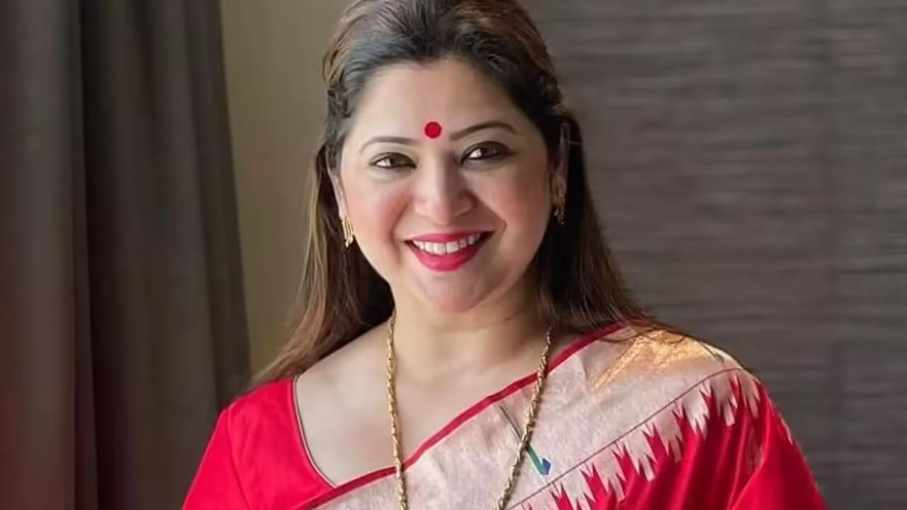 चित्रपटाच्या शूटिंगदरम्यान समोर आलेल्या काही छायाचित्रांमुळे या चित्रपटाबाबतची उत्सुकता आणखी वाढली आहे. या चित्रपटात अभिनेत्री दिपाली सय्यद महत्त्वपूर्ण भूमिकेत दिसणार असून त्या रुपाली चाकणकर यांच्या भूमिकेत झळकणार असल्याची माहिती समोर आली आहे.
