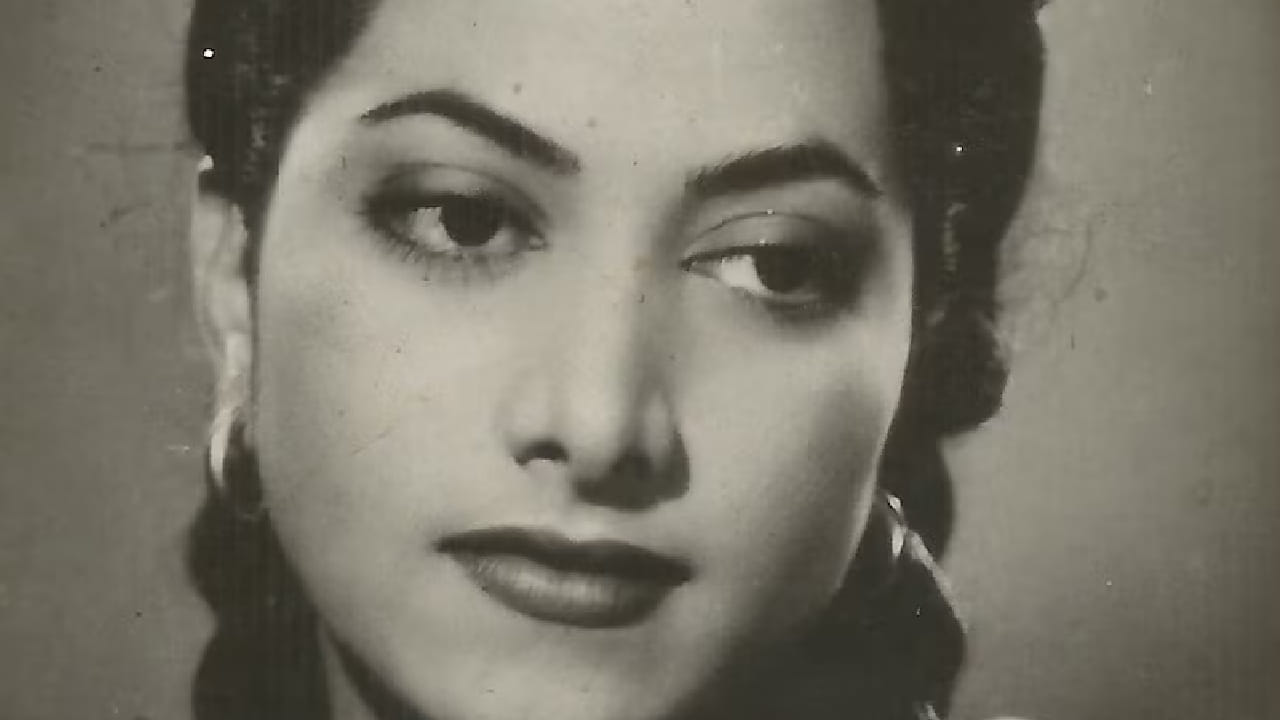 अभिनयासोबतच सुरैय्या यांनी गायिका म्हणूनही मोठी ओळख निर्माण केली. प्रसिद्ध संगीतकार नौशाद यांनी त्यांच्या आवाजातील गोडवा ओळखून त्यांना गाण्याची संधी दिली. 'दिल-ए-नादां तुझे हुआ क्या है', 'तू मेरा चांद मैं तेरी चांदनी', 'वो पास रहे या दूर' यांसारखी अनेक गाणी आजही रसिकांच्या मनात घर करून आहेत.