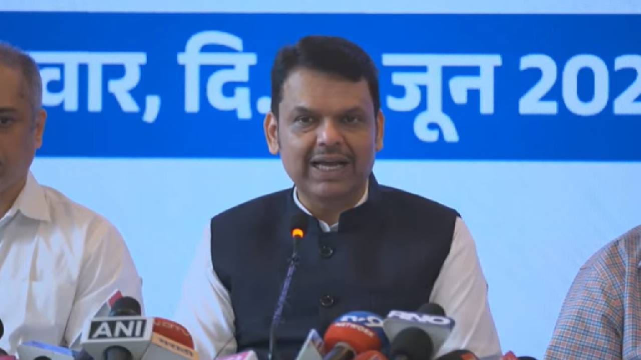 Devendra Fadnavis: काँग्रेस हे बुडते जहाज... राष्ट्रवादी, TMC विलिनीकरणाचा भाजपलाच होणार फायदा... फडणवीसांनी अख्खे गणितच मांडले Devendra Fadnavis: काँग्रेस हे बुडते जहाज... राष्ट्रवादी, TMC विलिनीकरणाचा भाजपलाच होणार फायदा... फडणवीसांनी अख्खे गणितच मांडले