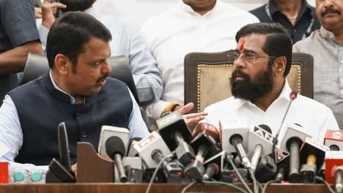 महायुतीत एकनाथ शिंदे यांना पुन्हा डावलले, नवीमुंबईतील शिवरायांच्या पुतळा अनावरण सोहळ्याचे निमंत्रण दिले नाही