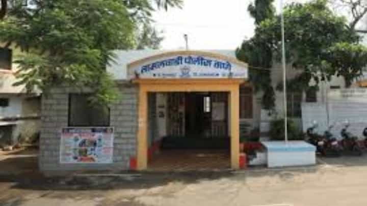 अनेक विवाह, 17 तोळे सोनं अन्... लग्नाच्या महिन्याभरातच विवाहितेचं भयंकर कांड ! असं फुटलं बिंग अनेक विवाह, 17 तोळे सोनं अन्... लग्नाच्या महिन्याभरातच विवाहितेचं भयंकर कांड ! असं फुटलं बिंग