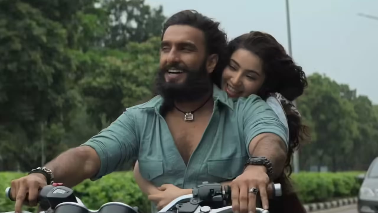 यूट्यूबवर या गाण्याला आतापर्यंत 20 कोटींहून अधिक व्ह्यूज मिळाले आहेत, जे त्याच्या लोकप्रियतेचे द्योतक मानले जात आहे. 'गहरा हुआ' या गाण्याला प्रसिद्ध गायक अरिजीत सिंग आणि अरमान खान यांनी आपला आवाज दिला आहे. दोघांच्या सुरेल गायकीमुळे हे गाणे अधिकच लोकप्रिय झाले आहे.