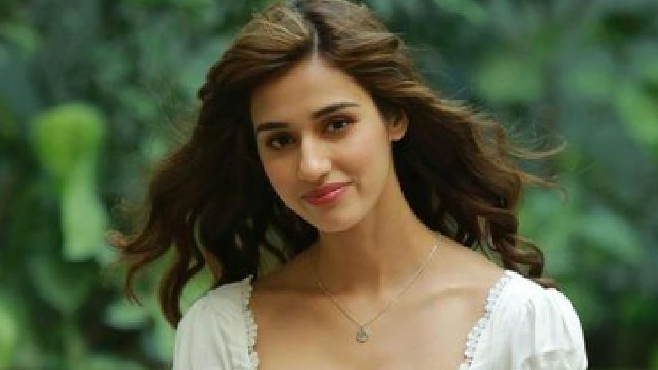 माध्यमांशी बोलताना दिशाने सांगितले की, ‘भारत’ चित्रपटासाठी जिम्नॅस्टिकचे प्रशिक्षण घेत असताना तिच्या डोक्याला गंभीर दुखापत झाली होती. या दुखापतीचा परिणाम इतका गंभीर होता की ती त्या काळातील सहा महिन्यांच्या आठवणी पूर्णपणे विसरली. आजही त्या कालावधीतील कोणतीही घटना तिला आठवत नाही.