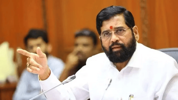 मोठी बातमी! दुचाकीवरून आले अन् थेट गोळ्या… एकनाथ शिंदेंच्या पदाधिकाऱ्यावर जीवेघणा हल्ला, धक्कादायक व्हिडीओ समोर