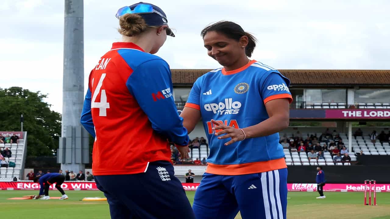 ENGW vs INDW 3rd T20i Final : इंग्लंडचा फिल्डिंगचा निर्णय, टीम इंडियाकडून अंतिम सामन्यासाठी मोठा बदल, कुणाला संधी?