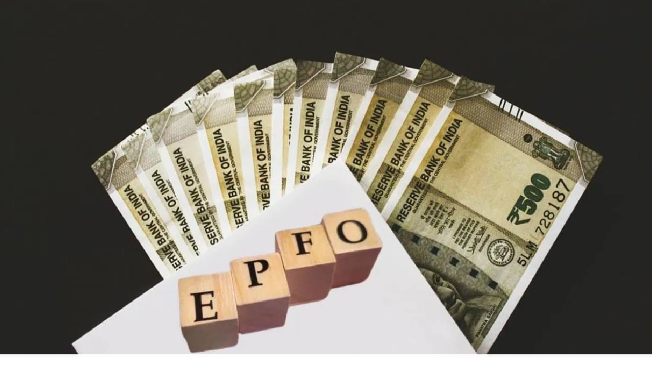 पेपरलेस आणि ऑनलाईन प्रक्रियेमुळे कर्मचाऱ्यांना ईपीएफओ कार्यालयाचे उंबरठे वारंवार झिजवावे लागणार नाही. हा फॉर्म भरा, ती कागदपत्र जमा करा आणि पुन्हा पीएफची रक्कम जमा होण्यासाठी वाट पाहा, असा खेळ थांबणार आहे. या नवीन सुविधेची चाचणीही पूर्ण झाली आहे. ही सुविधा कधी सुरू करणार याविषयीची अधिकृत माहिती समोर आलेली नाही.
