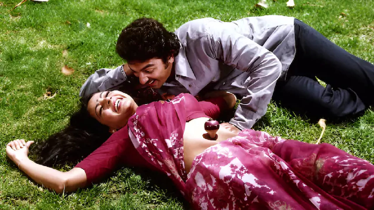 रती यांनी आणखी एक खुलासा करताना सांगितले की, चित्रपटाचे शूटिंग काही महिन्यांत पूर्ण झाले होते. मात्र सुरुवातीला कोणताही वितरक हा चित्रपट विकत घेण्यास तयार नव्हता. नंतर प्रदर्शित झाल्यानंतर ‘एक दूजे के लिए’ने बॉक्स ऑफिसवर मोठे यश मिळवत ब्लॉकबस्टर ठरला.