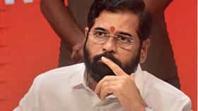 ठाकरे गटाच्या या 2 खासदारांनी बिघडवला एकनाथ शिंदे यांचा गेम? थेट सहीच.