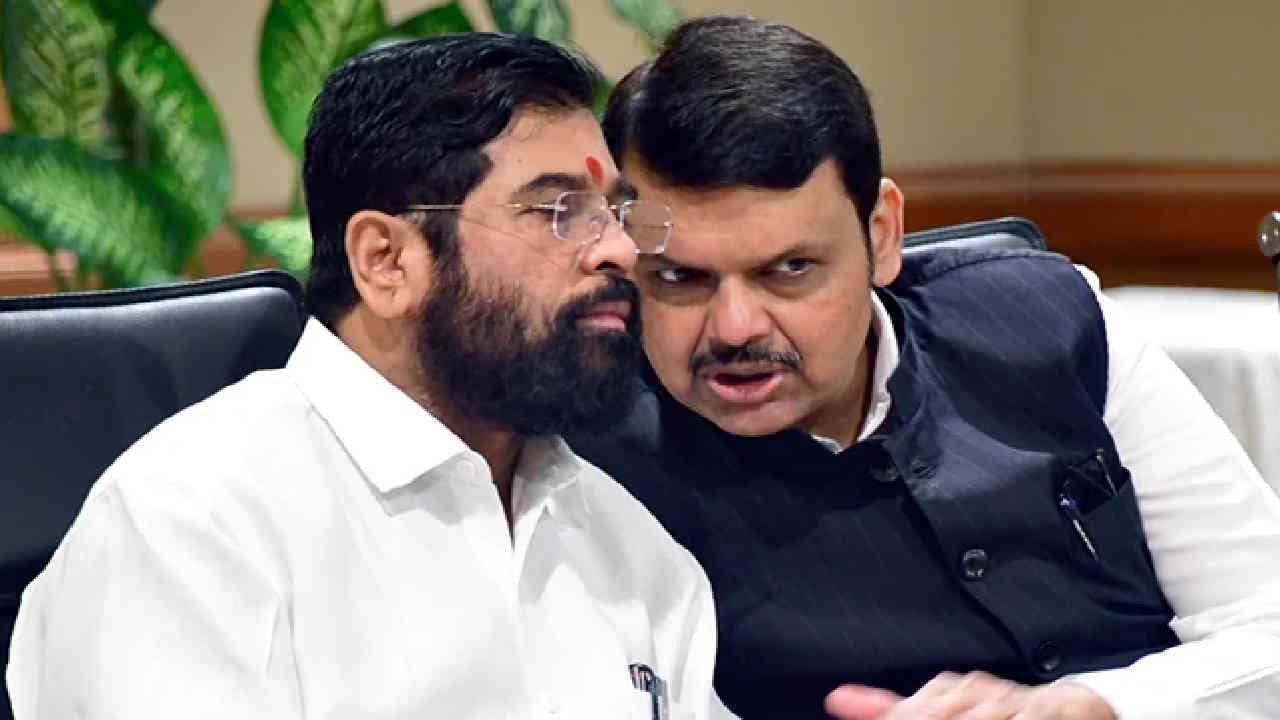 Devendra Fadnavis : रवींद्र चव्हाणांच्या नावाचा पुकार होताच मुख्यमंत्री फडणवीसांनी हस्तक्षेप करत राखला एकनाथ शिंदेंचा मान Devendra Fadnavis : रवींद्र चव्हाणांच्या नावाचा पुकार होताच मुख्यमंत्री फडणवीसांनी हस्तक्षेप करत राखला एकनाथ शिंदेंचा मान