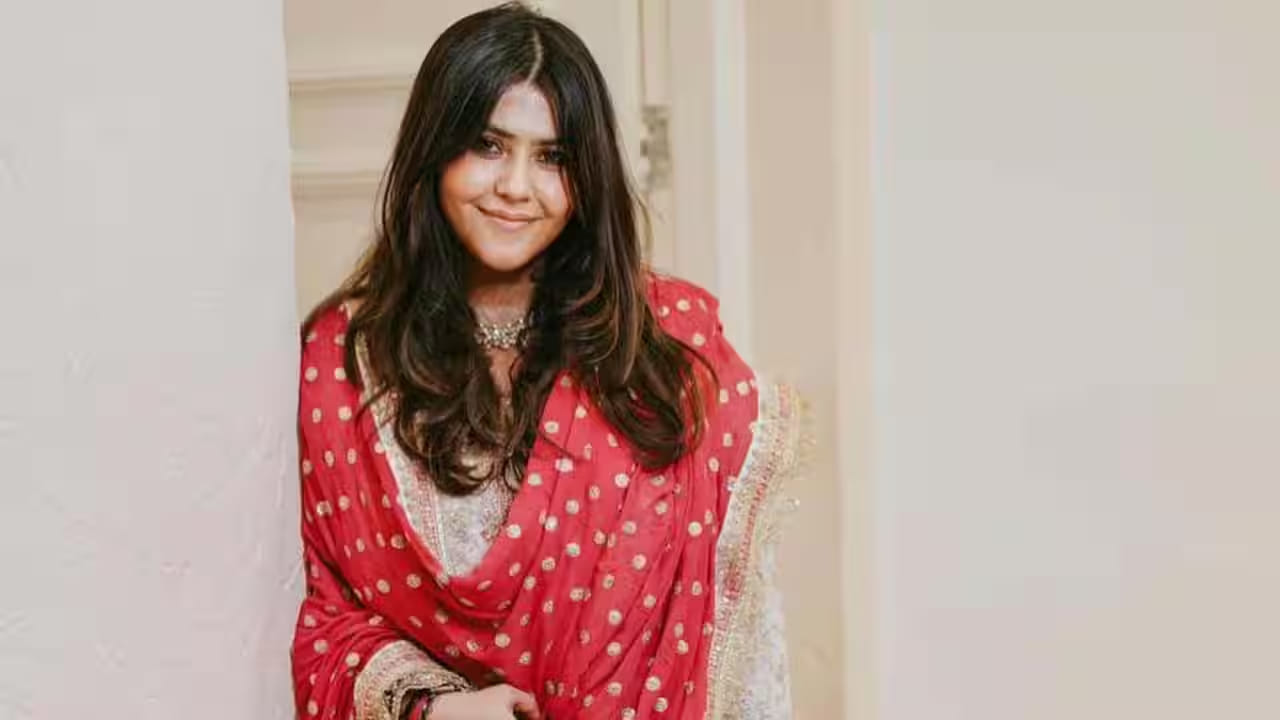 विविध तक्रारी आणि कायदेशीर वादांमुळे तिच्याविरोधात सुमारे 100 गुन्हे दाखल झाल्याचीही चर्चा झाली होती. तरीही एकता कपूरने सुरुवातीला आपल्या भूमिकेचे समर्थन केले.