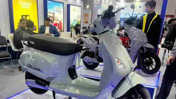 पेट्रोलच्या वाढत्या किमतींपासून सुटका, 1 लाख रुपयांच्या बजेटमधील हे 5 बेस्ट इलेक्ट्रिक स्कूटर