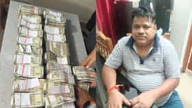 नोटा मोजता मोजता मशीन जॅम...6 हजार पगार, इंजिनिअरकडे घबाड.