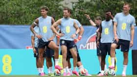 FIFA World Cup 2026: इंग्लंड संघाच्या बेसजवळ गोळीबार, 9 जण जखमी.