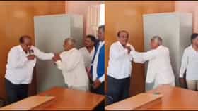 शेतकऱ्याने शासकीय अधिकाऱ्याला चप्पल मारली, कर्मचाऱ्यांचे आंदोलन.