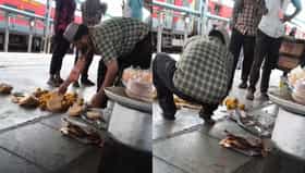 रेल्वे प्रवासात काहीही खाण्यापूर्वी 100 वेळा विचार करा, भुसावळ स्टेशनवरील व्हिडीओने उडवली झोप, थेट जमिनीवर पडलेले...
