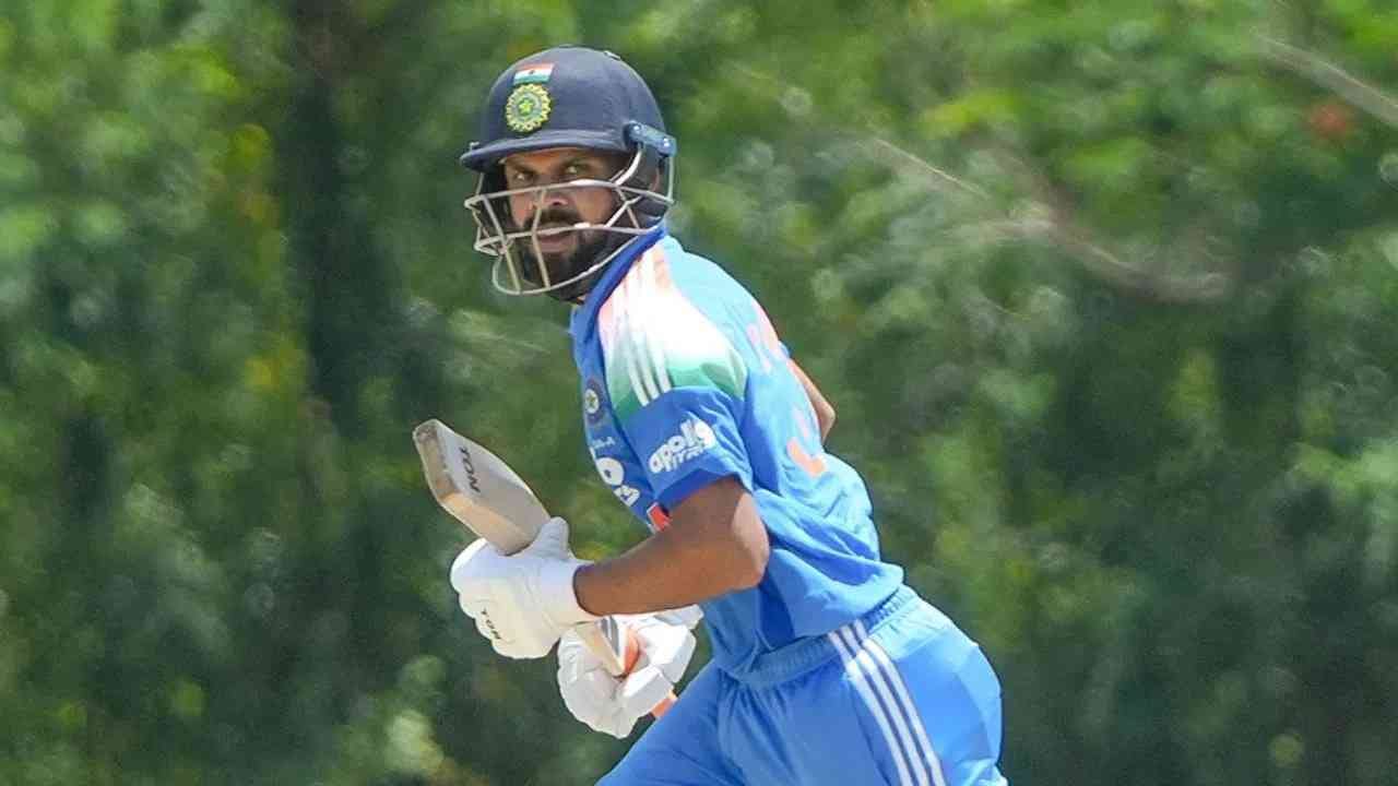 100 व्या सामन्यात ऋतुराज गायकवाडने या फॉर्मेटमध्ये लिस्ट ए मध्ये आपलं 21 वं शतक झळकावलं. या शतकासह ऋतुराज गायकवाडने लिस्ट ए क्रिकेटमध्ये सर्वाधिक बॅटिंग एवरेजचा रेकॉर्ड आपल्या नावावर केला आहे. (Photo: Sri Lanka Cricket)