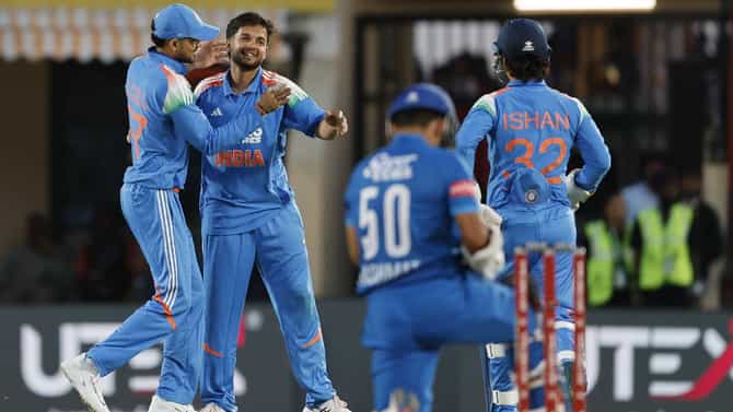 IND vs AFG: रोहित शर्मा-शुबमन गिलने केली एक चूक, रहमानुल्लाह गुरबाजने ठोकलं आक्रमक शतक