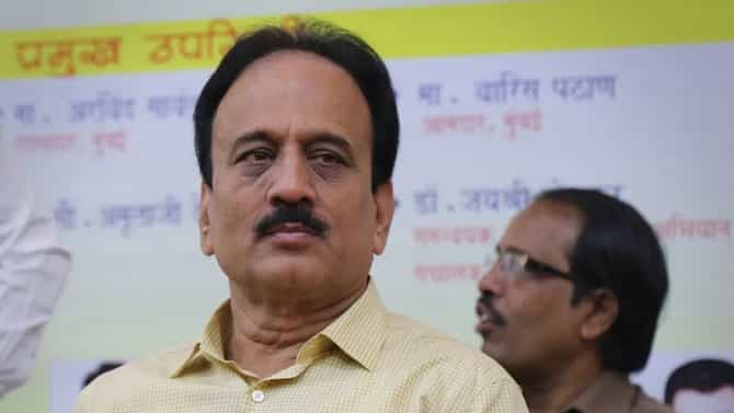मॉर्फ फोटोतील ती तरुणी गिरीश महाजन यांच्या मित्राची मुलगी, अखेर तक्रार पोलिसांकडून..