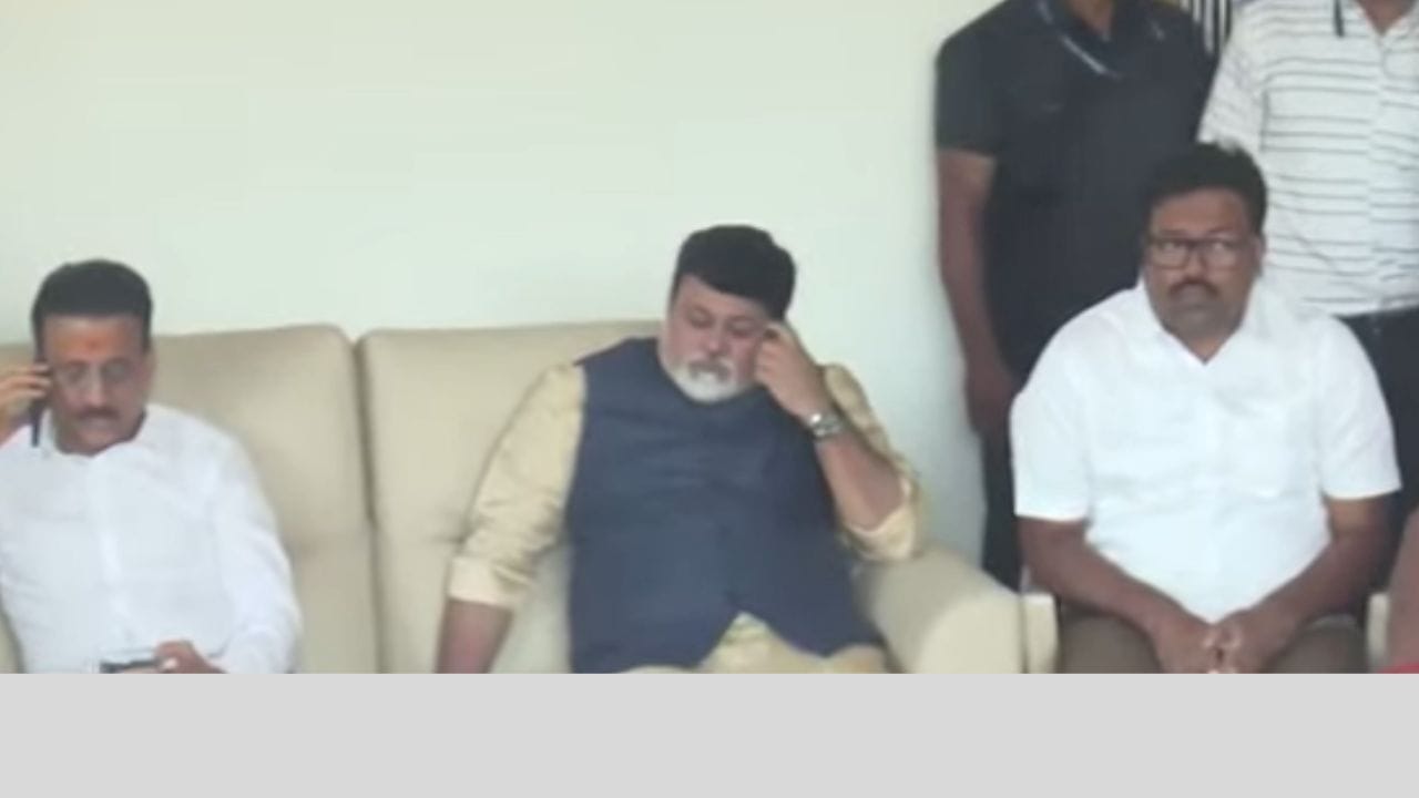 मोठी बातमी! नाशिक विधान परिषद निवडणुकीतील सस्पेन्स संपला, अखेर गोकुळ गीतेंची भूमिका जाहीर, घेतला मोठा निर्णय मोठी बातमी! नाशिक विधान परिषद निवडणुकीतील सस्पेन्स संपला, अखेर गोकुळ गीतेंची भूमिका जाहीर, घेतला मोठा निर्णय