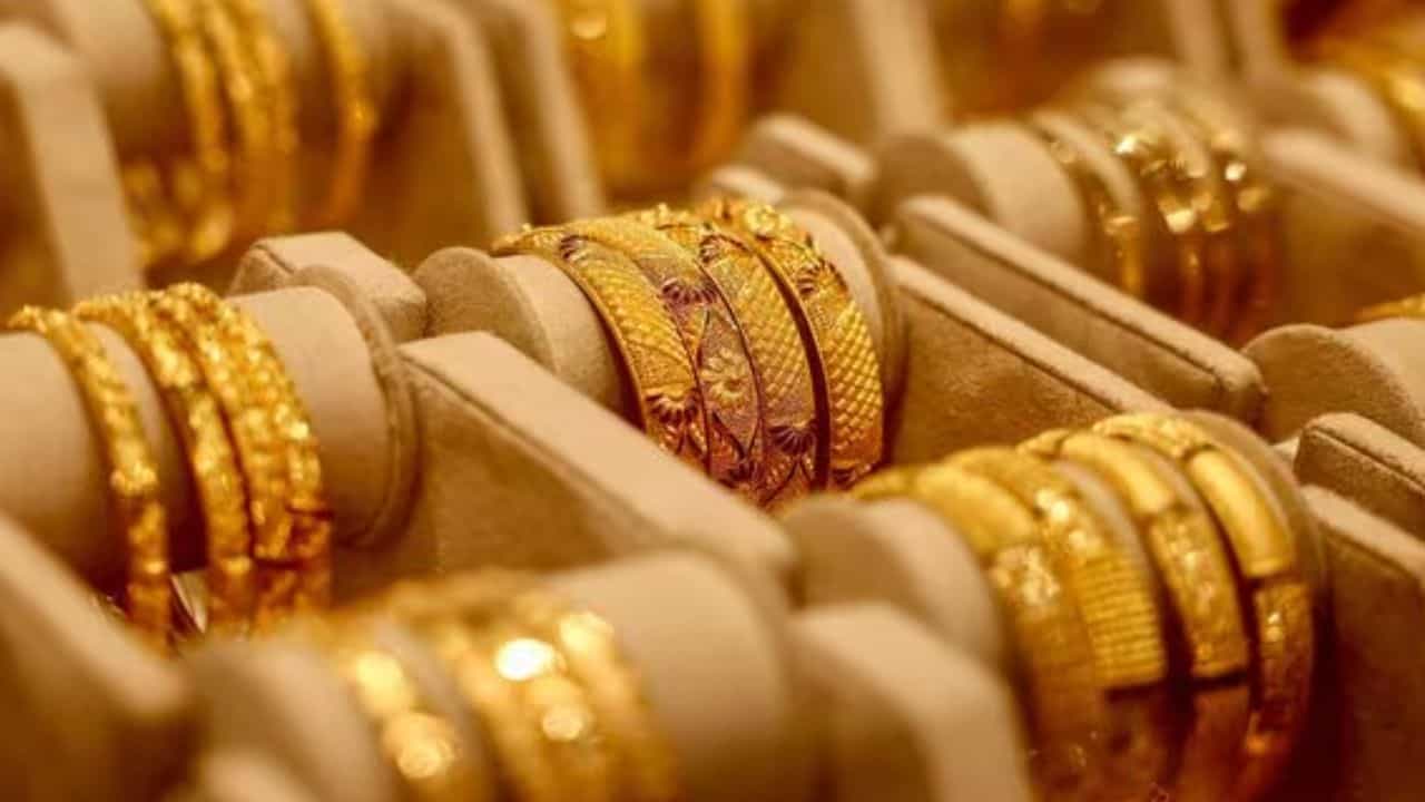 इराण आणि अमेरिका युद्धात सोने आणि चांदीच्या किमतीमध्ये चढउतार बघायल मिळत आहे. कधी सोन्याचे भाव कमी तर कधी जास्त अशी स्थिती होती.