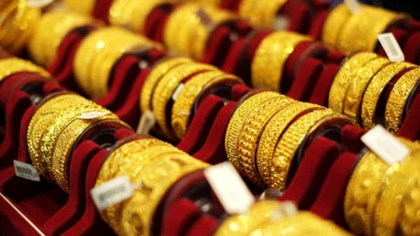 Gold Rate Today : सोने आणि चांदीच्या भावात मोठे बदल, सोन्याचा भाव उच्चांकापेक्षा..