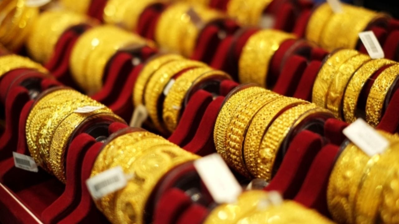 Gold Rate Today : सोने आणि चांदीच्या भावात मोठे बदल, सोन्याचा भाव उच्चांकापेक्षा.. Gold Rate Today : सोने आणि चांदीच्या भावात मोठे बदल, सोन्याचा भाव उच्चांकापेक्षा..