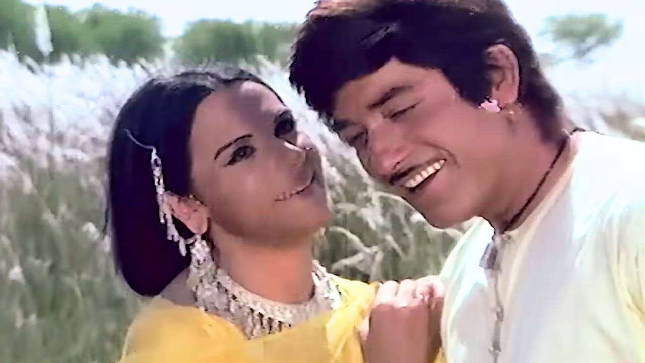 अशाच अजरामर गाण्यांंपैकी एक म्हणजे 1970 मध्ये प्रदर्शित झालेल्या ‘हीर रांझा’ चित्रपटातील ‘मिलो ना तुम तो हम घबराए’ हे गाणे. लता मंगेशकर यांच्या मधुर आवाजाने सजलेले हे गाणं आजही श्रोत्यांच्या मनात विशेष स्थान राखून आहे.