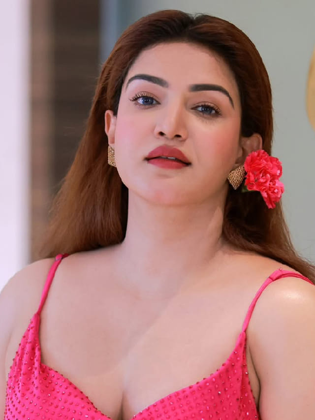 फोटोमधील ही अभिनेत्री कोण? जिच्या सौंदर्य आणि फिटनेसची होतेय प्रचंड चर्चा