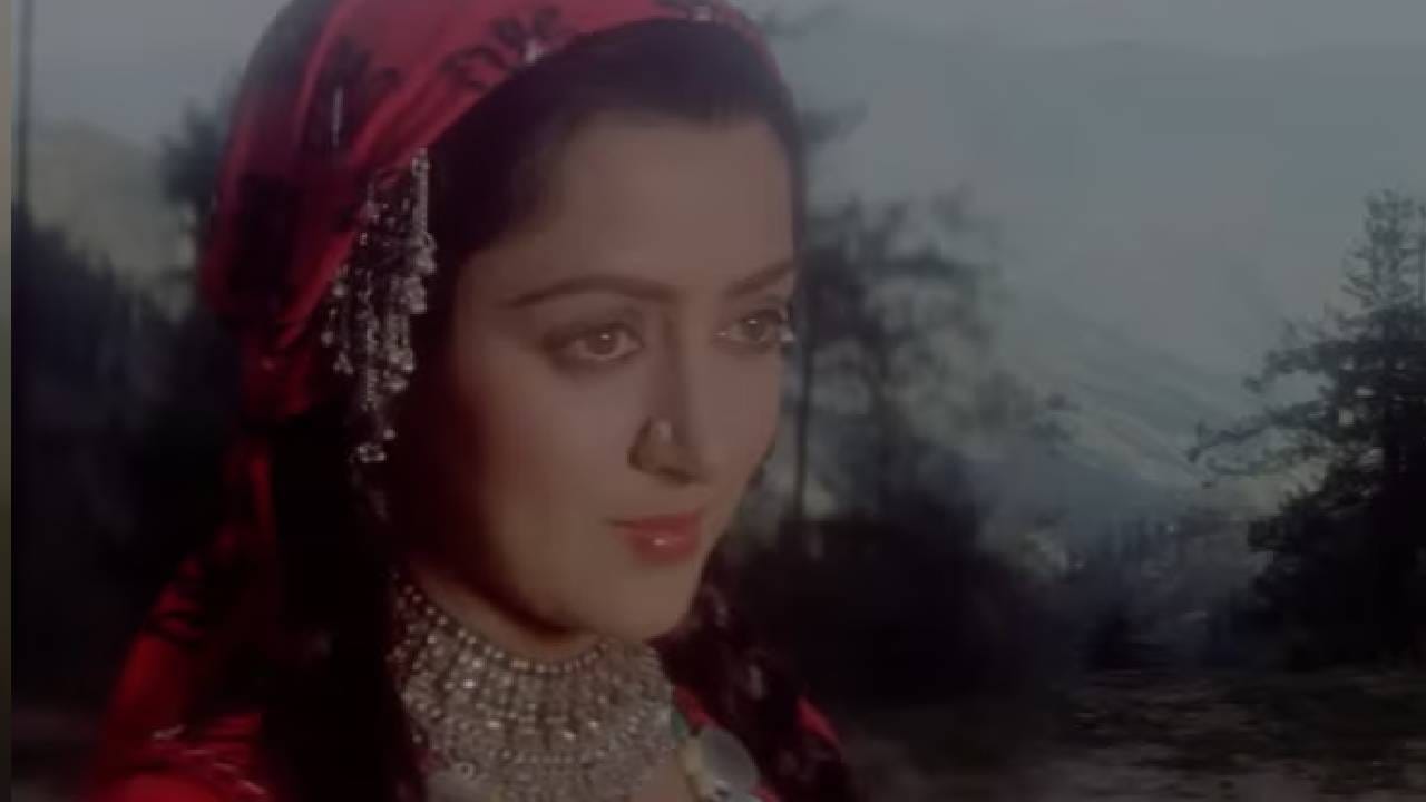 या गाण्याचे सुंदर आणि सोपे बोल आणि गहन भावना दाखवतात की रोमँस किती स्वच्छ आणि निखळही असू शकतो. या गाण्यात धून, बोल आणि भावना यांना ज्या प्रकारे एकत्र विणले गेले आहे, त्यामुळे ते आणखी खास बनले. 'हमें तुमसे प्यार कितना' या गाण्याला हिंदीतील सर्वात लोकप्रिय रोमँटिक गाण्यांमध्ये स्थान आहे. आज ४५ वर्षांनंतरही लोक हे गाणं ऐकून स्वतःला गुणगुणण्यापासून रोखू शकत नाहीत.