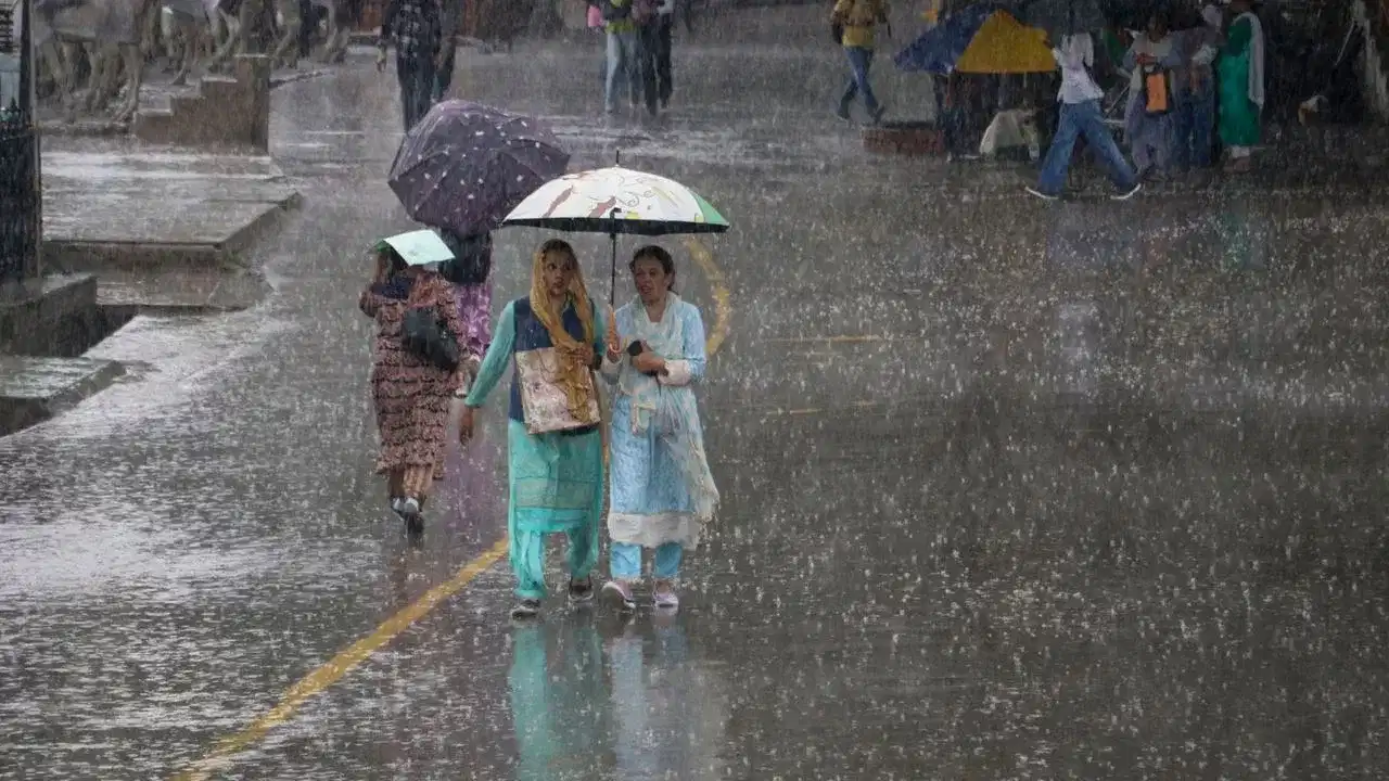 Monsoon Rain : मान्सूनचे रौद्र रूप दिसणार... या राज्यांना अतिमुसळधार पावसाचा इशारा, महाराष्ट्रातही बरसणार