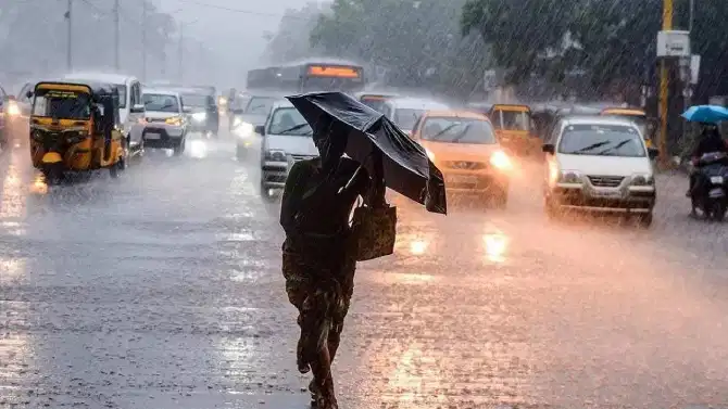 IMD Rain Alert : वादळ, वारे अन् विजांचा कडकडाट, महाराष्ट्रासह या राज्यांना पाऊस झोडपणार, अलर्ट जारी