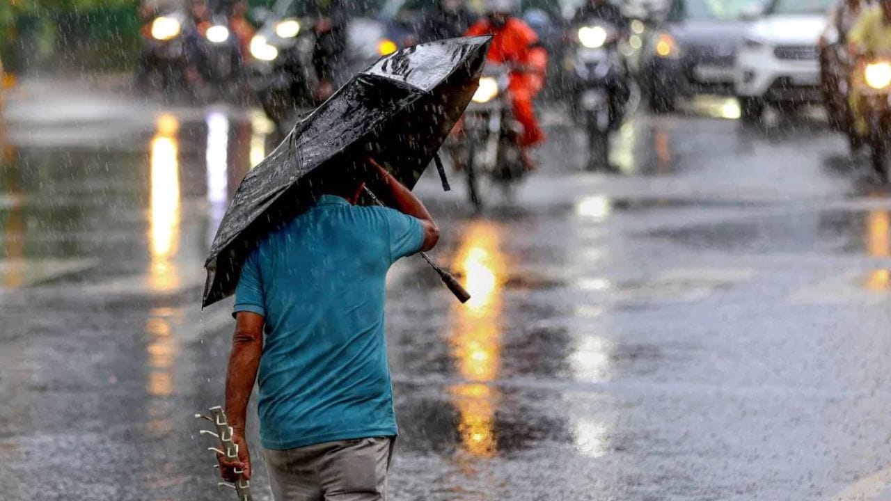 Weather Update : अल निनोचा धोका टळला? राज्यात पाऊस कसर भरून काढणार, आएमडीकडून या वर्षीचा सुधारीत अंदाज जारी Weather Update : अल निनोचा धोका टळला? राज्यात पाऊस कसर भरून काढणार, आएमडीकडून या वर्षीचा सुधारीत अंदाज जारी