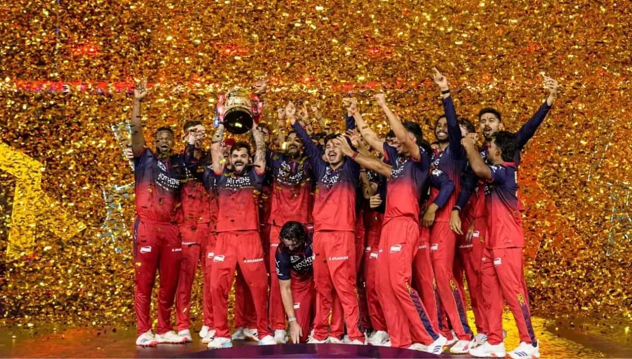 IPL 2026 Prize Money: बीसीसीआयने पेटारा उघडला, RCB वर ट्रॉफीसोबतच पैशांचा पाऊस, कोणत्या संघाला मिळाली किती रक्कम?