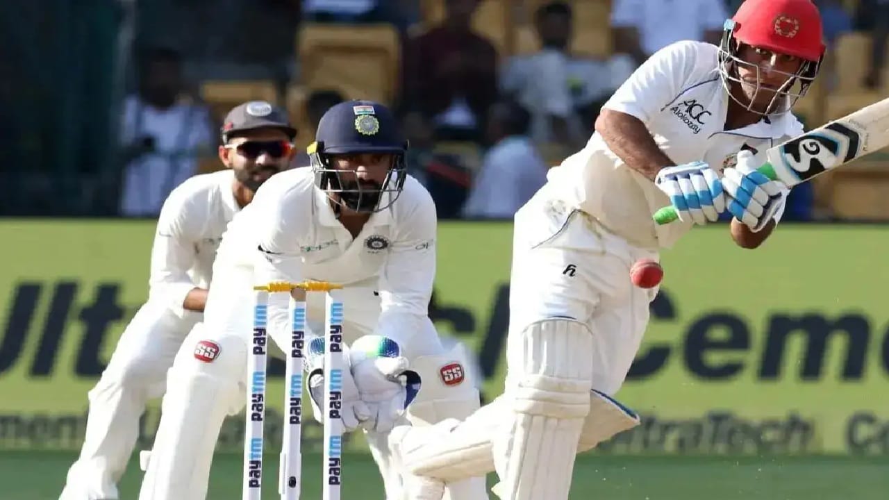 टीम इंडियाने अफगाणिस्तानवर 2018 मध्येही अशाच प्रकारे मोठ्या फरकाने विजय मिळवला होता. भारताने तेव्हा अफगाणिस्तानचा डाव आणि 262 धावांनी धुव्वा उडवला होता. या सामन्याचं आयोजन हे बंगळुरुत करण्यात आलं होतं. (Photo Credit : Bcci)