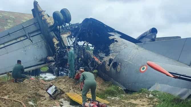 भारतीय हवाई दलाच्या विमानाचा भीषण अपघात, लँडिंगदरम्यान दुर्घटना, थेट दोन तुकडे होऊन..