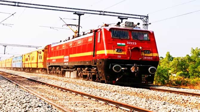 Indian Railways: विना तिकीट रात्रीच्यावेळी प्रवास... TTE रेल्वेतून उतरवू शकतो का?