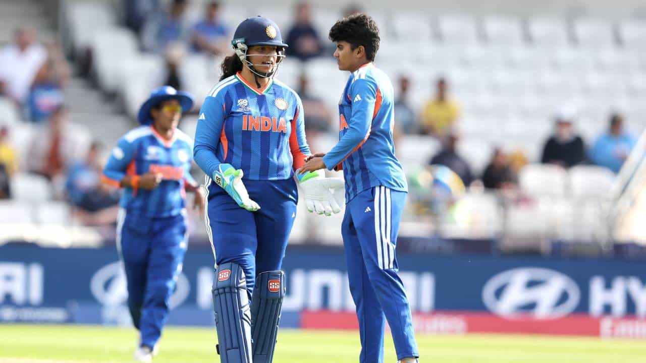 आयसीसी वुमन्स टी20 वर्ल्डकप स्पर्धेत भारताचा दुसरा सामना नेदरलँडशी झाला. या सामन्यात भारताने नाणेफेकीचा कौल गमावला आणि वाटेला प्रथम फलंदाजी आली. पण भारताने या संधीचा पुरेपूर फायदा घेतला आणि आक्रमक सुरूवात केली. भारताने 20 षटकात 5 गडी गमवून 209 धावा केल्या. तसेच नेदरलँडला 95 धावांनी नमवलं. यासह विक्रमाची नोंद केली. (Photo: BCCI Twitter)