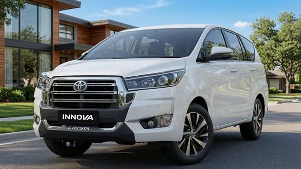 ७ एअरबॅग, जबरदस्त मायलेज, ८ आसने, Toyota ची नवीन Innova Crysta लाँच