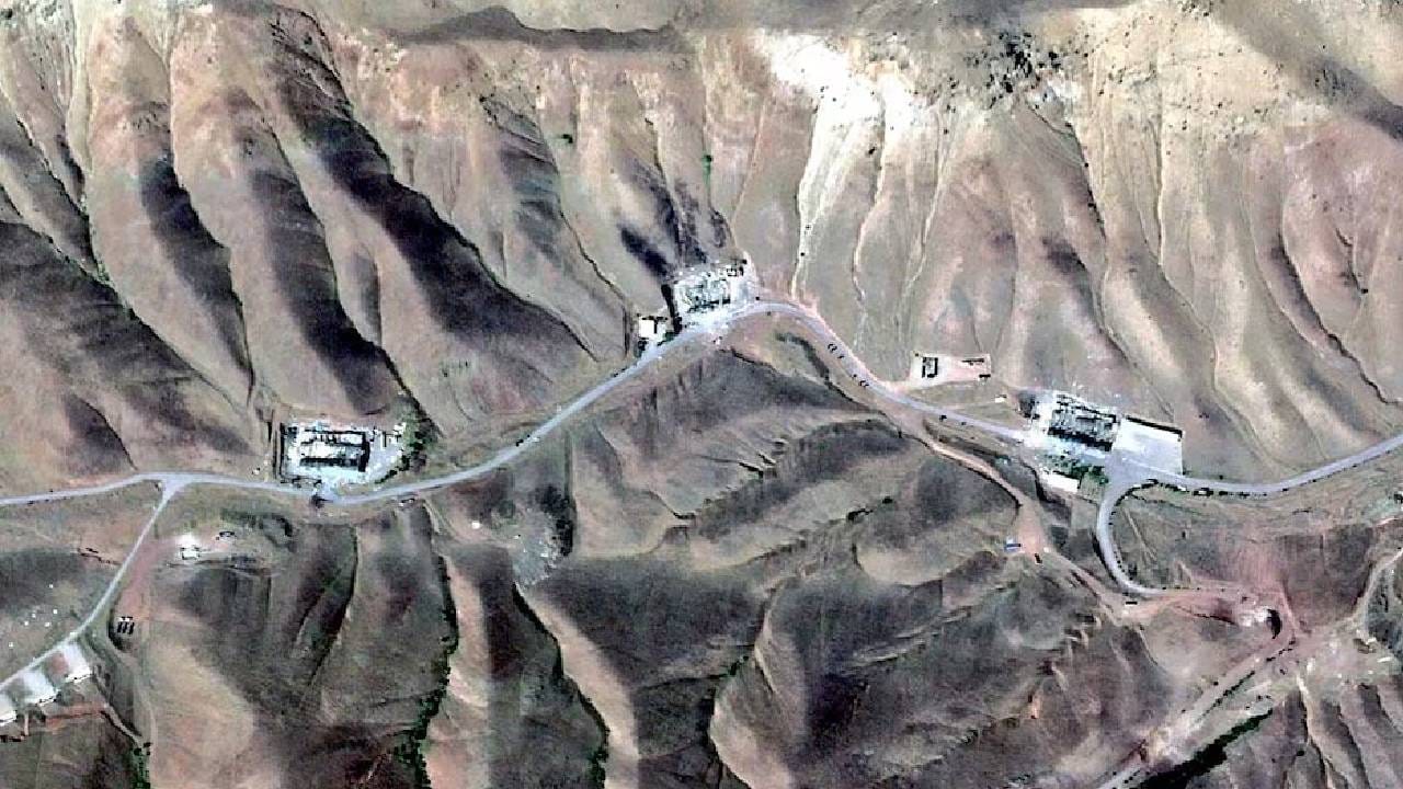 ज्यासाठी जंग जंग पछाडले... ते 500 किलो युरेनियम इराणने दडवले कुठे? ट्रम्प हात चोळत बसले, अमेरिकेच्या काळजाला कायमचा घोर ज्यासाठी जंग जंग पछाडले... ते 500 किलो युरेनियम इराणने दडवले कुठे? ट्रम्प हात चोळत बसले, अमेरिकेच्या काळजाला कायमचा घोर
