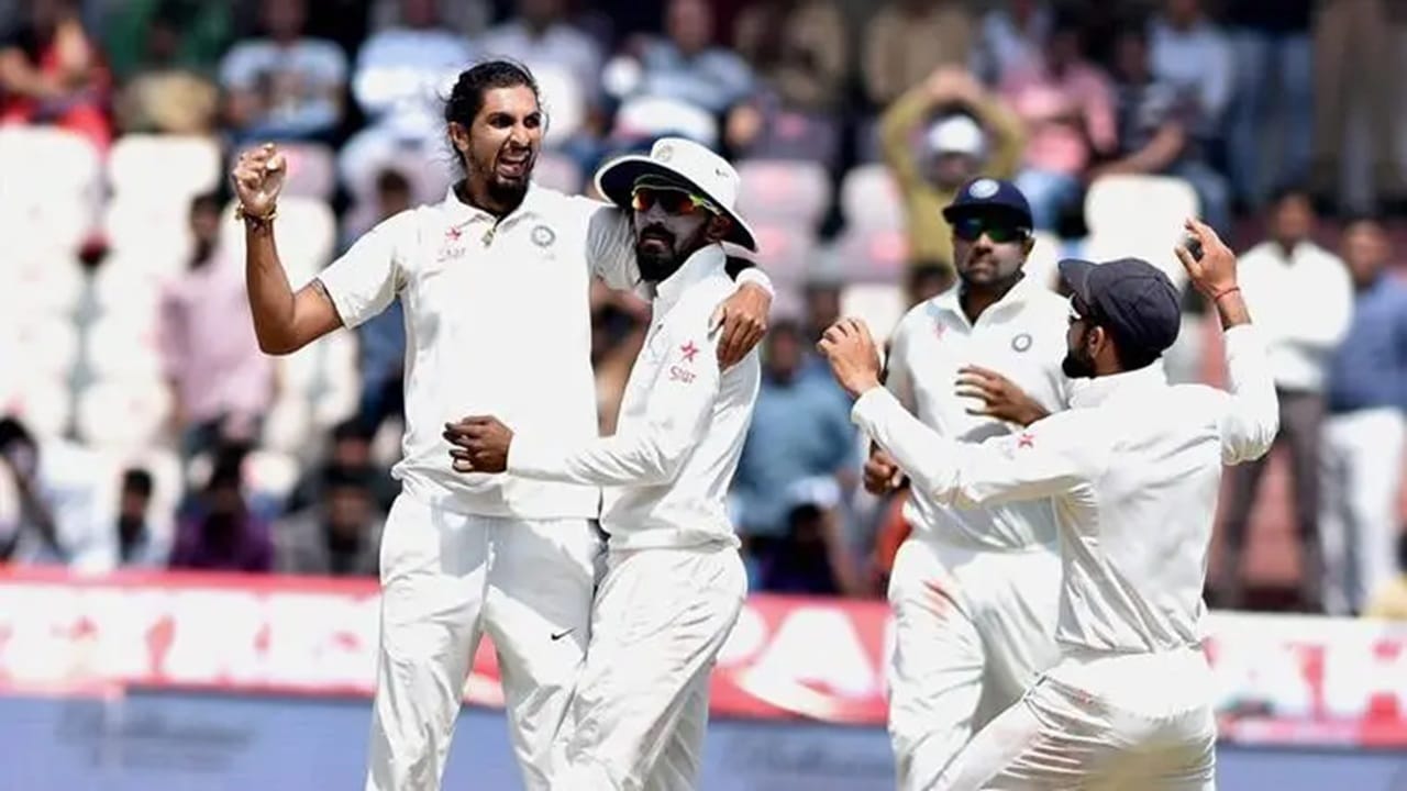 टीम इंडियाने बांगलादेशला 2007 साला बांगलादेशमध्ये लोळवलं होतं. भारताने मीरपूरमध्ये झालेल्या सामन्यात बांगलादेशवर डाव आणि 239 धावांनी मात केली होती. (Photo Credit : PTI)