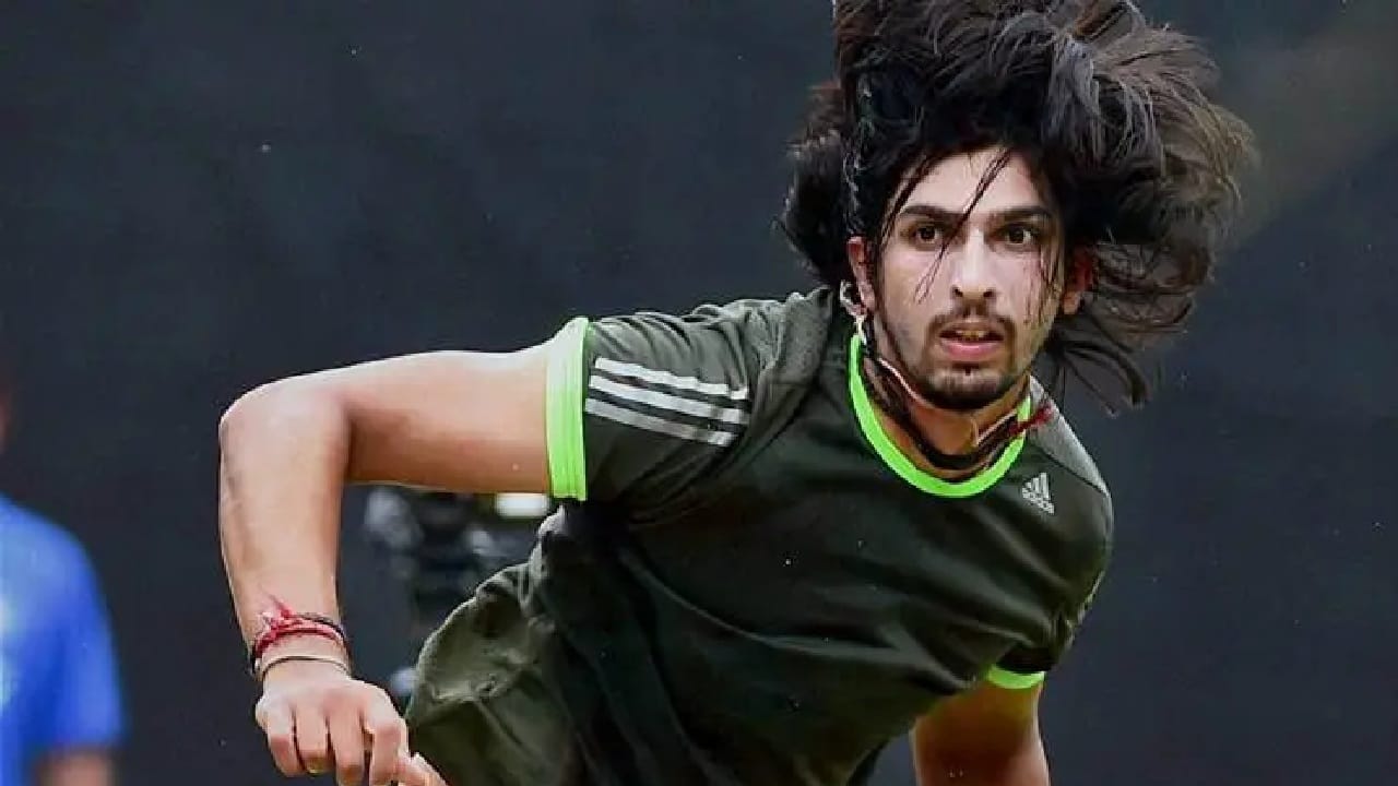 वेगवान गोलंदाज इशांत शर्मा सर्वात कमी वयात टी 20i पदार्पण करणारा भारताचा तिसरा खेळाडू आहे. इशांतने 1 फेब्रुवारी 2008 रोजी वयाच्या 19 वर्ष 152 व्या दिवशी ऑस्ट्रेलिया विरुद्ध टी 20i पदार्पण केलं होतं. (Photo Credit : PTI)