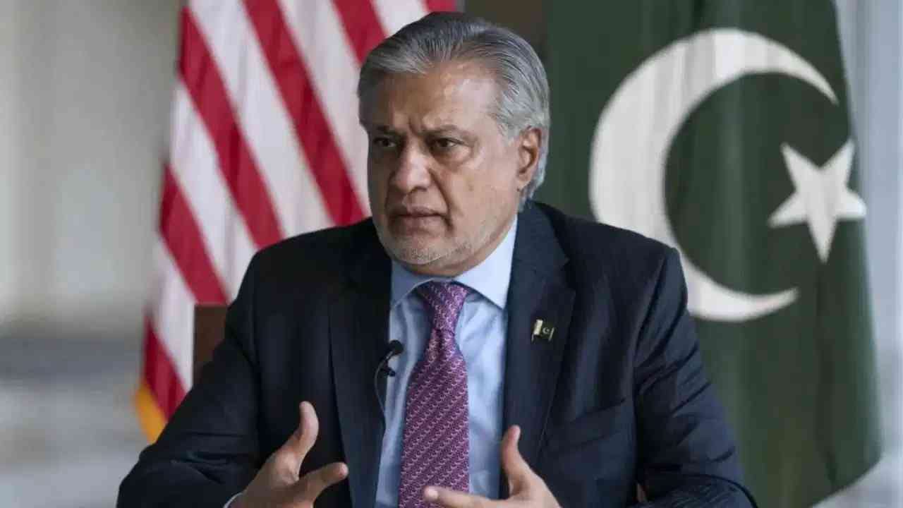 India-Pakistan : UN मध्ये भारताला घेरायला गेलेला पाकिस्तान तोंडावर आपटला, भारताचा एकच प्रश्न मुनीर-शरीफची बोलती बंद India-Pakistan : UN मध्ये भारताला घेरायला गेलेला पाकिस्तान तोंडावर आपटला, भारताचा एकच प्रश्न मुनीर-शरीफची बोलती बंद