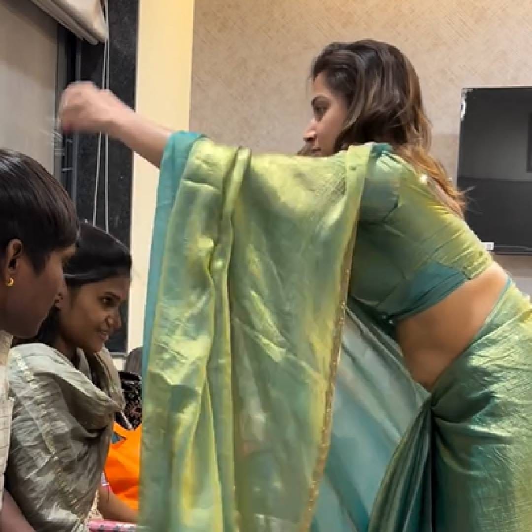 जान्हवीच्या या पोस्टवर अनेकजण कमेंट करत तिचं कौतुक करत आहेत. अभिनेता ओम यादवनेही जान्हवीसाठी कमेंट केली आहे. 'अभिमान वाटतो तुझा जान्हवी. तू फक्त नाती बोलून दाखवत नाहीस तर निभावून पण दाखवतेस. शब्द नाहीत तुझ्यासाठी', असं त्याने म्हटलंय. 

