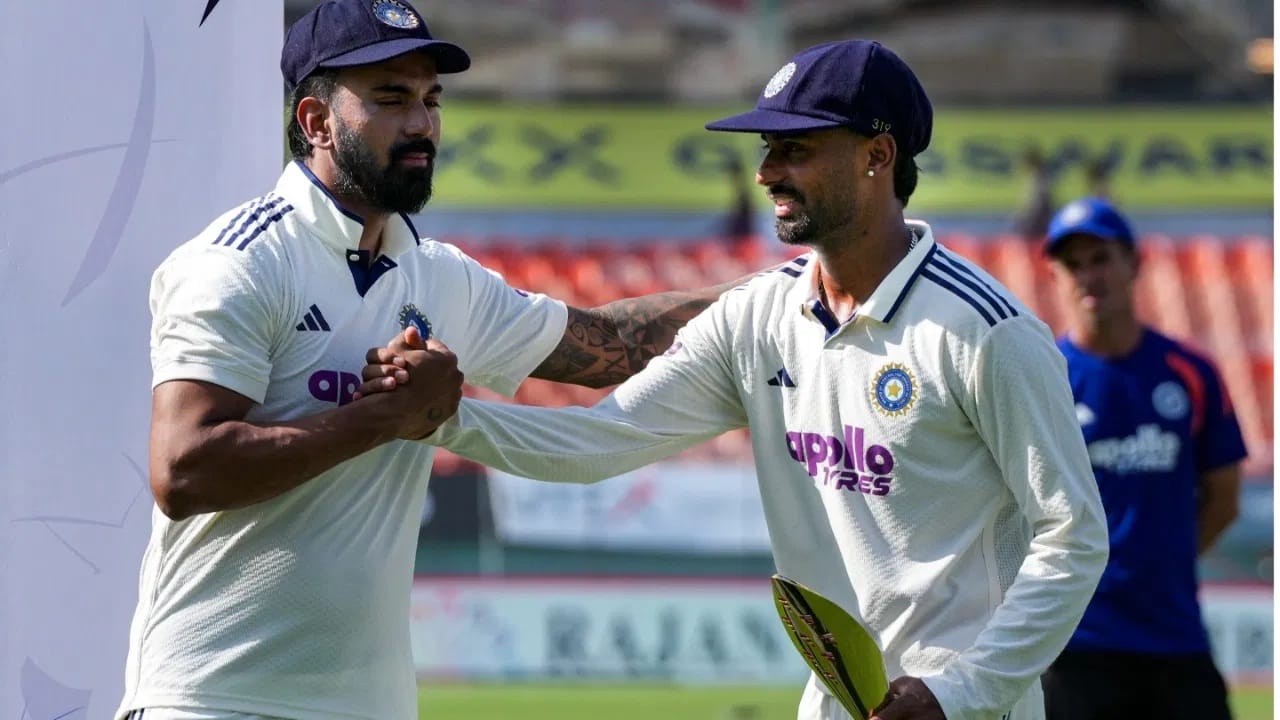 तसेच मानवने अफगाणिस्तान विरुद्ध कसोटी पदार्पणात फिरकीने कमाल केली होती. मानवने अफगाणिस्तान विरुद्ध 7 विकेट्स मिळवल्या होत्या. मानवला त्याच्या या कामगिरीसाठी सामनावीर पुरस्काराने गौरवण्यात आलं होतं. (Photo Credit :PTI) 