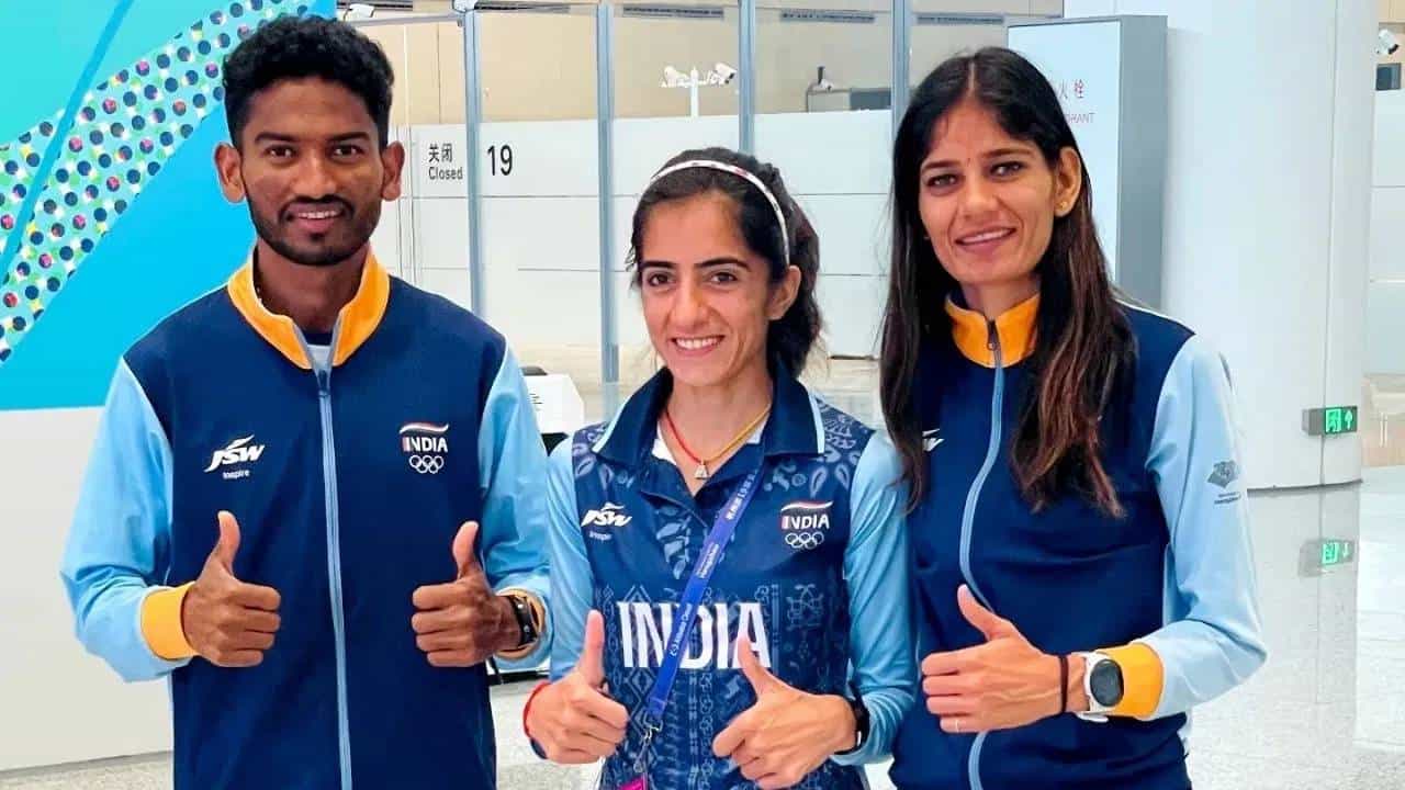 भारतीय क्रीडाक्षेत्रात गेल्या काही वर्षात प्रगती होताना दिसत आहे. खेळातील वेगवेगळ्या प्रकारात नावलौकिक मिळवला जात आहे. असं असताना भारतीय क्रीडाक्षेत्रावर डोपिंगचं सावट आहे. प्रत्येक वर्षी कोणता ना कोणता खेळाडू डोपिंगमध्ये अडकत आहे. यामुळे देशाचं नावही खराब होतं. आता या यादीत केएम दीक्षा हीचं नाव जोडलं गेलं आहे. (Photo: Instagram/Deeksha)