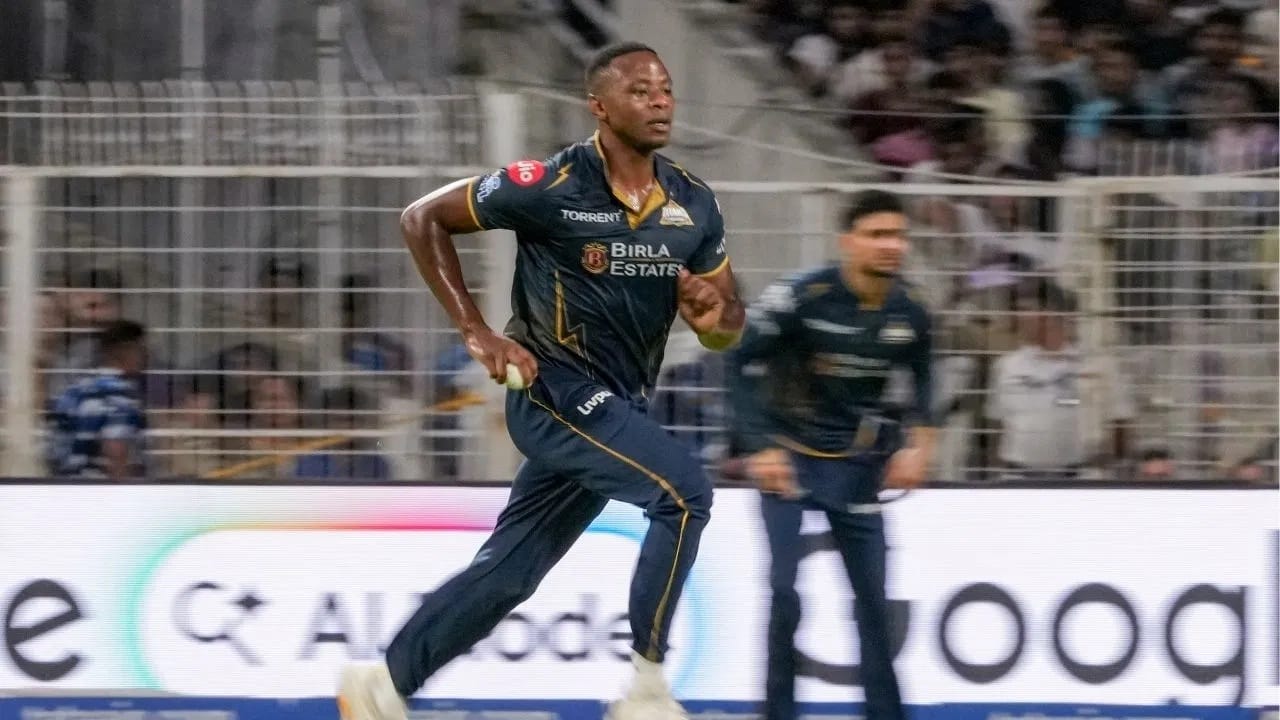 रबाडाने गुजरातचं 19 व्या मोसमात एकूण 17 सामन्यांत प्रतिनिधित्व केलं. रबाडाने या 17 सामन्यांत एकूण 29 विकेट्स मिळवल्या. रबाडाने या दरम्यान 9.68 च्या इकॉनमीने धावा लुटवल्या. तसेच रबाडाच्या बॉलिंगवर फलंदाजांनी जोरदार फटकेबाजी करत चौकार-षटकार लगावले. (Photo Credit : PTI)