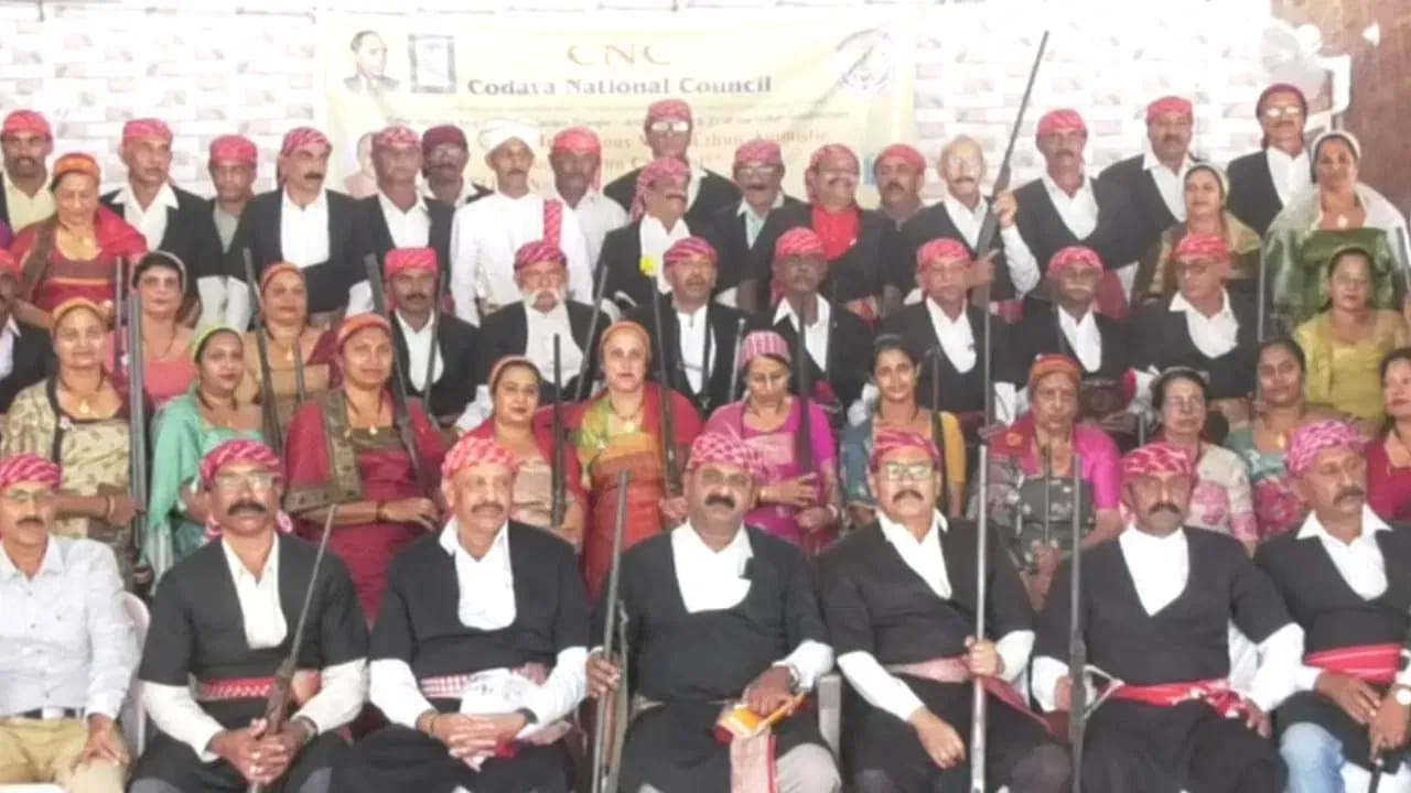 यावर्षी कोडगू राष्ट्रीय परिषदेच्या वतीने मूरनाडू परिसरात विशेष बंदूक मेळ्याचे आयोजन करण्यात आले. पारंपरिक कोडवा वेशभूषा परिधान करून नागरिकांनी विविध देवतांची पूजा केली. त्यानंतर कोडवा विवाहसोहळ्यांमध्ये पारंपरिकरित्या केली जाणारी केळी कापण्याची विधीही पार पाडण्यात आली.