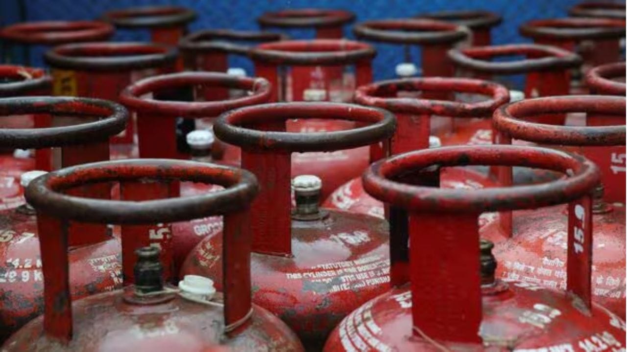 LPG Price Today : एलपीजी गॅस सिलेंडरच्या जाणून घ्या किमती, त