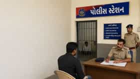 चौकशीच्या नावाखाली तासनतास पोलीस ठाण्यात डांबलंय... कायदा काय सांगतो?.